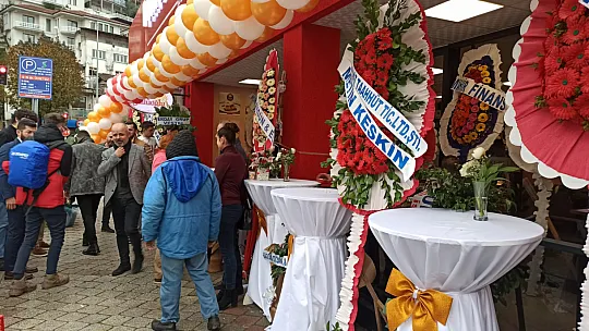 Faruk Güllüoğlu baklavaları Fethiye'de açıldı