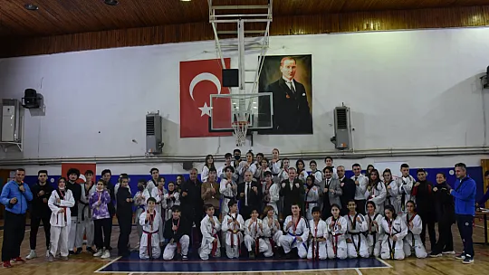 Okul Sporlarında taekwondo şampiyonları belli oldu