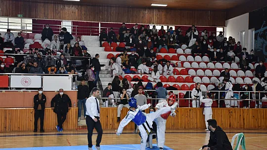 Okul Sporlarında taekwondo şampiyonları belli oldu