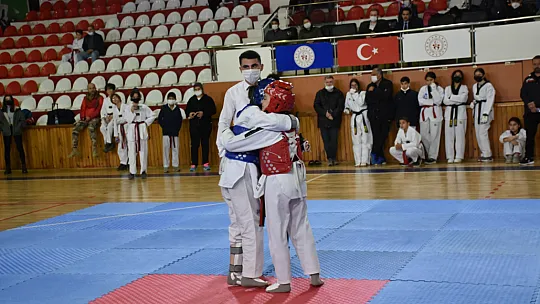 Okul Sporlarında taekwondo şampiyonları belli oldu