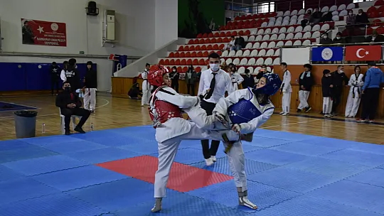 Okul Sporlarında taekwondo şampiyonları belli oldu