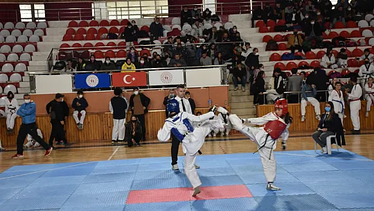 Okul Sporlarında taekwondo şampiyonları belli oldu