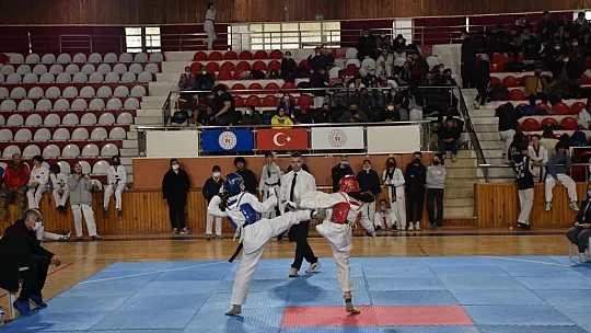 Okul Sporlarında taekwondo şampiyonları belli oldu