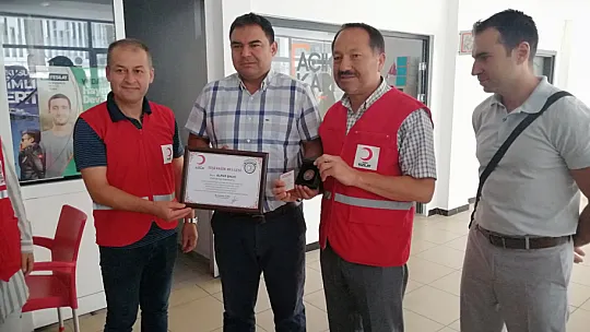 KIZILAY GÖNÜLLÜSÜ ÖRNEK KAYMAKAM
