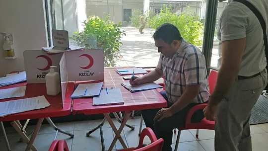 KIZILAY GÖNÜLLÜSÜ ÖRNEK KAYMAKAM