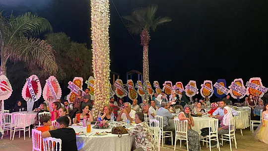 GÖZ KAMAŞTIRAN DÜĞÜN İLE DÜNYA EVİNE GİRDİLER NİKÂHI BAŞKAN OTGÖZ KIYDI