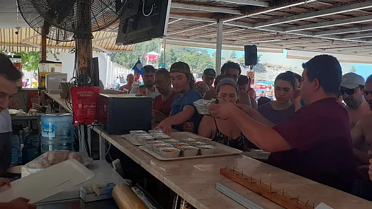 BÜYÜK SAMANLIK PLAJINDA AŞURE İKRAMI