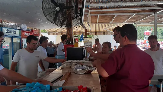 BÜYÜK SAMANLIK PLAJINDA AŞURE İKRAMI