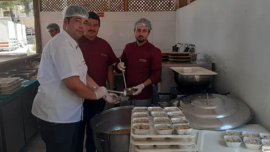 BÜYÜK SAMANLIK PLAJINDA AŞURE İKRAMI