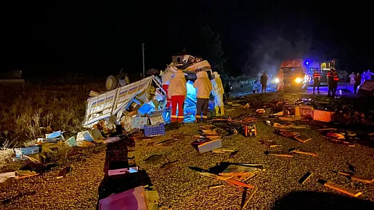 SEYDİKEMER'DE FECİ KAZA 5 ÖLÜ, 2 YARALI