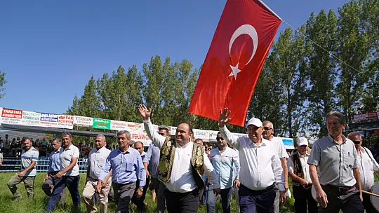 SEKİ'DE BAŞPEHLİVANLIĞI ALİ GÜRBÜZ KAZANDI