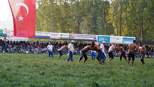 SEKİ'DE BAŞPEHLİVANLIĞI ALİ GÜRBÜZ KAZANDI