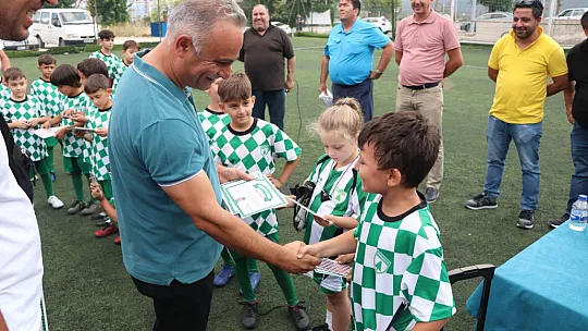 MUĞLASPOR YAZ FUTBOL OKULU'NUN MEZUNİYET TÖRENİ YAPILDI