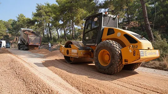 TURİZM İLÇELERİNİ BİRBİRİNE BAĞLAYAN YOL YENİLENİYOR