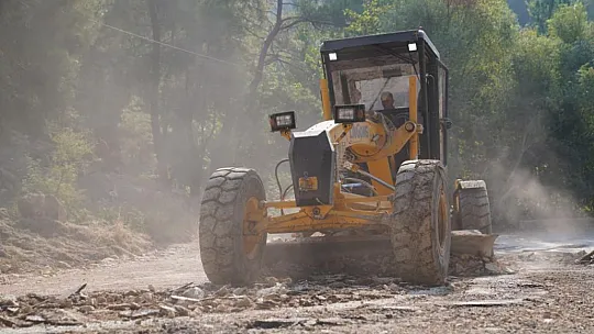 TURİZM İLÇELERİNİ BİRBİRİNE BAĞLAYAN YOL YENİLENİYOR