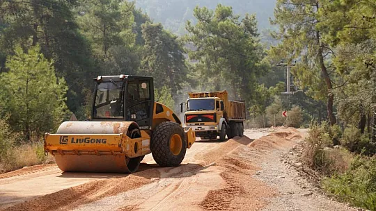 TURİZM İLÇELERİNİ BİRBİRİNE BAĞLAYAN YOL YENİLENİYOR