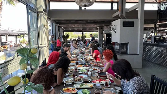 BÜYÜK MİTİNG ÖNCESİ KAHVALTIDA BİR ARAYA GELDİLER
