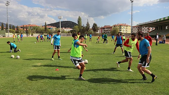 ERMAŞ MUĞLASPOR TİRE KARŞISINDA