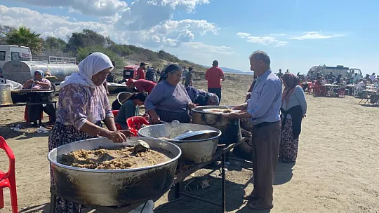 SEYDİKEMER'DE İMECE USULÜ ŞÜKÜR YEMEĞİ GELENEĞİ YAŞATILIYOR