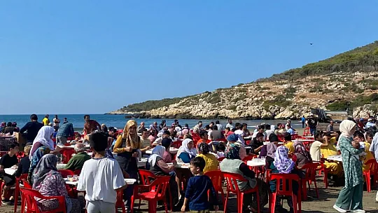 SEYDİKEMER'DE İMECE USULÜ ŞÜKÜR YEMEĞİ GELENEĞİ YAŞATILIYOR