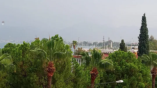 FETHİYE'DE YAĞMURLU HAVALAR BAŞLADI