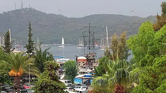 FETHİYE'DE YAĞMURLU HAVALAR BAŞLADI