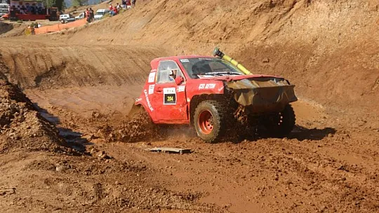 OFF ROAD YARIŞLARI NEFES KESTİ