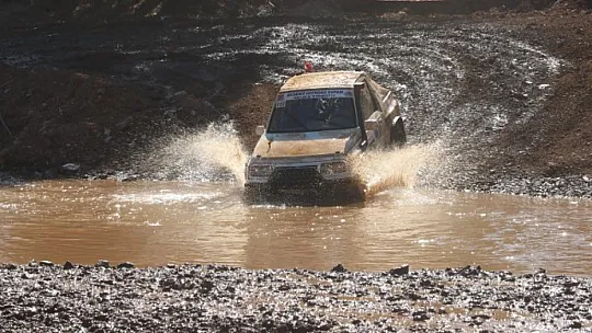 OFF ROAD YARIŞLARI NEFES KESTİ