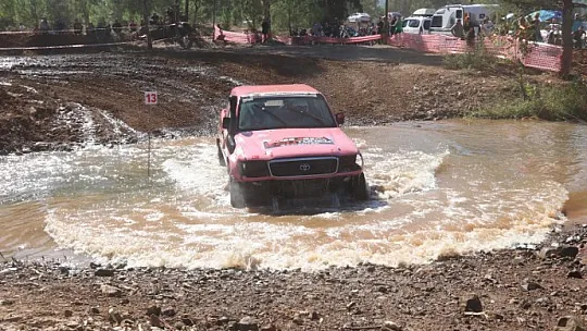 OFF ROAD YARIŞLARI NEFES KESTİ