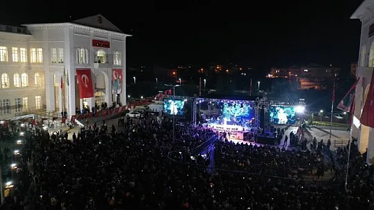 SEYDİKEMER'DE CUMHURİYET COŞKUSU ZARA KONSERİYLE YAŞANDI