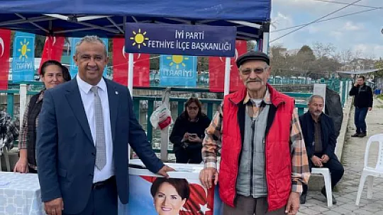 İYİ PARTİ YÖNETİMİ, SALI PAZARINDA VATANDAŞLA BULUŞTU