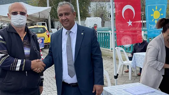 İYİ PARTİ YÖNETİMİ, SALI PAZARINDA VATANDAŞLA BULUŞTU
