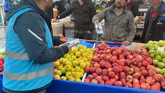 İYİ PARTİ GENÇLİK KOLLARI'NDAN PAZAR ESNAFINA ZİYARET