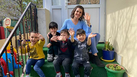 ÇOCUK OYUN EVİ'NDE ÇOCUKLAR HEM EĞİTİM ALIYORLAR HEM EĞLENİYORLAR