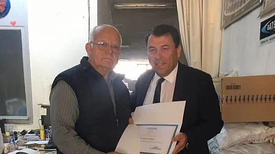 Hayırsever Yalçın, Gazi Ortaokulu'na Bilgisayar Laboratuvarı kazandırdı.
