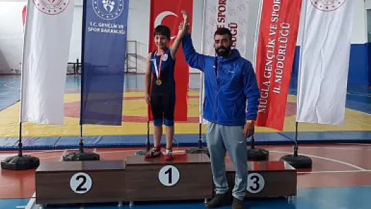 Minik güreşçiler 15'te 15 yaptı