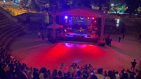 İkiye On Kala Telmessos'da gençlerle buluştu