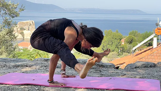 Bafa Gölü Manzarasında Yoga
