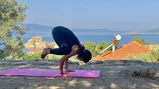 Bafa Gölü Manzarasında Yoga