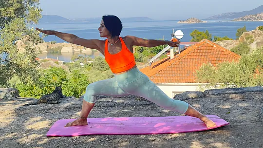 Bafa Gölü Manzarasında Yoga