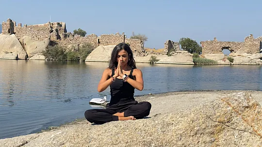 Bafa Gölü Manzarasında Yoga