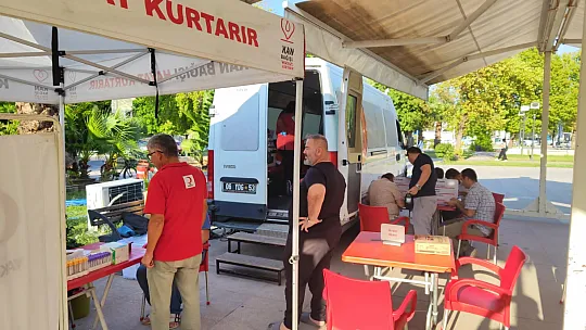 'Kan bağışı sizden hediye kitap bizden'