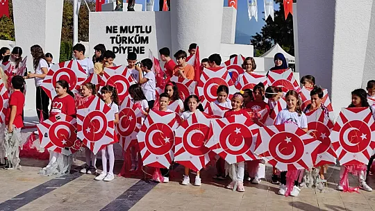 Fethiye'de 100.Yıla Özel 100 Uçurtma