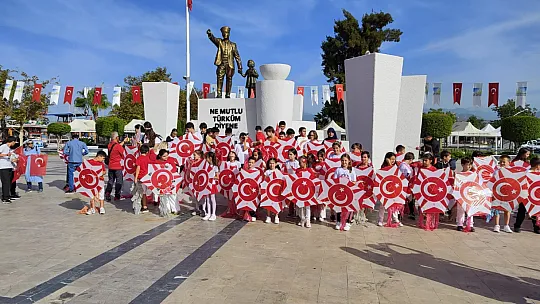 Fethiye'de 100.Yıla Özel 100 Uçurtma