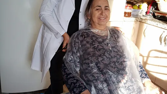 Belediyeden yaşlı ve ihtiyaç sahibi bireylere 'Evde Kuaför' hizmeti