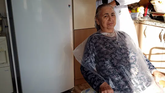 Belediyeden yaşlı ve ihtiyaç sahibi bireylere 'Evde Kuaför' hizmeti