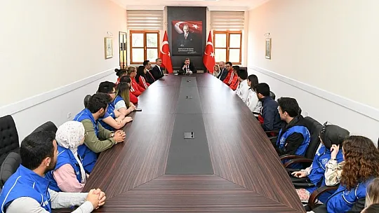 Vali Orhan Tavlı, Şampiyon Sporcular ve Gönüllü Gençlerle Bir Araya Geldi