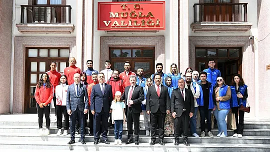 Vali Orhan Tavlı, Şampiyon Sporcular ve Gönüllü Gençlerle Bir Araya Geldi