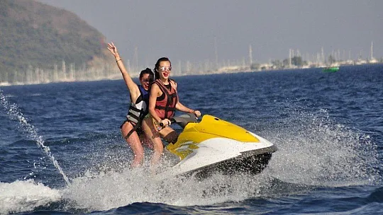 Yabancı turistler gelmeye başladı, Marmaris plajları doldu