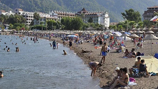 Yabancı turistler gelmeye başladı, Marmaris plajları doldu